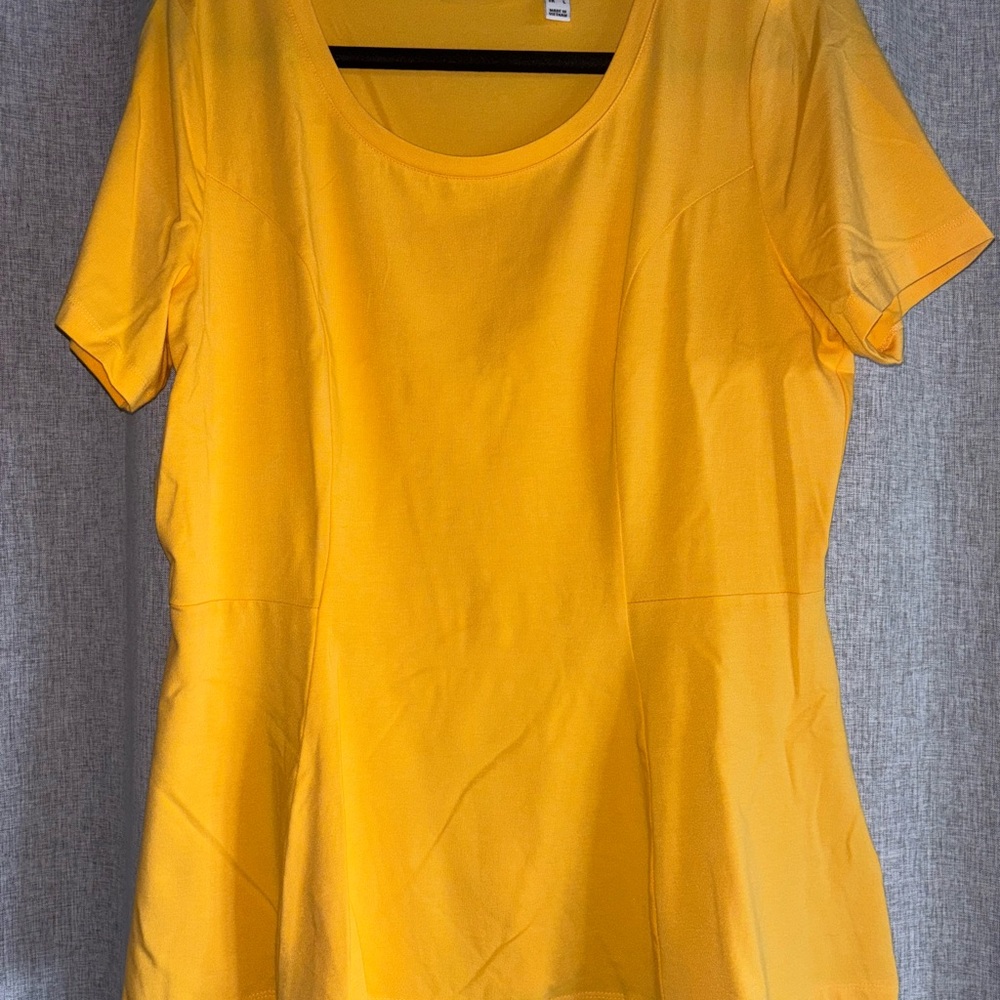 Isaac Mizrahi Vibrant Yellow Short Sleeve Top